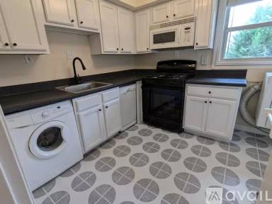 Main picture of 2477 N Decatur Rd