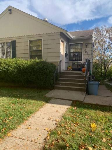 Main picture of 5037 1/2 Grand Ave