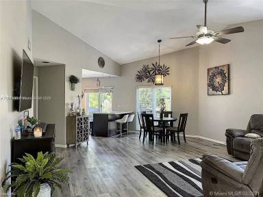 Main picture of 11041 SW 11th Ct