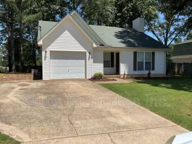 Main picture of 190 Hampton Cir
