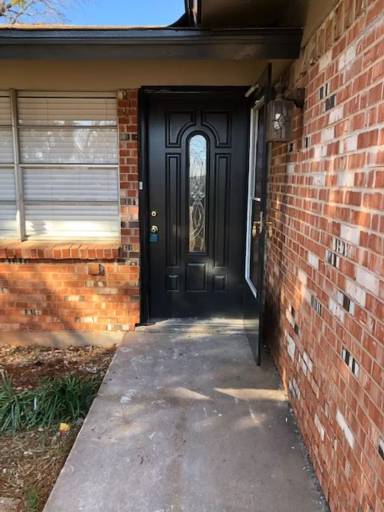 Main picture of 310 N La Salle Dr