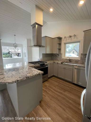 Main picture of 13325 Peninsula Dr