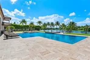 Main picture of 7401 Peppertree Cir S
