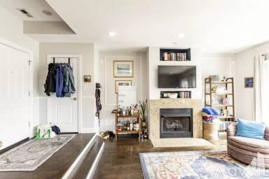 Main picture of 1402 W Grand Ave