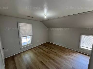 Main picture of 504 E 10th St