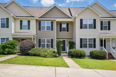 Main picture of 401 Whitehall Ct