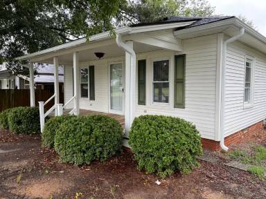 Main picture of 1000 Barnhardt Ave