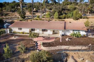 Main picture of 13847 Calle de Vista