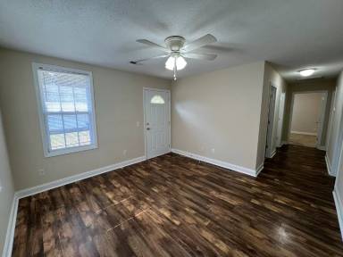 Main picture of 126 Inez St