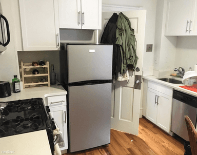 Main picture of 10 Wiget St