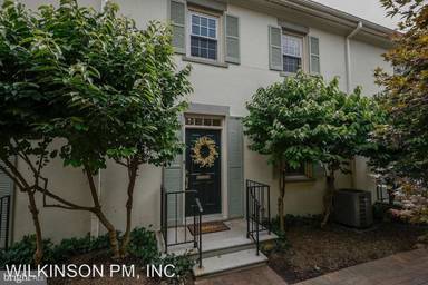 Main picture of 1017 N Pitt St