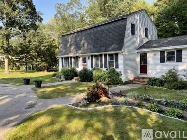 Main picture of 16 Great Hill Dr