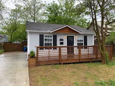 Main picture of 304 SW B St