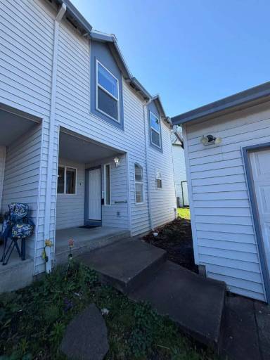 Main picture of 15704 NE Milton Pl