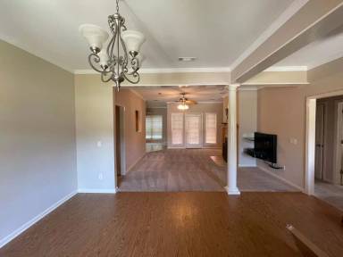 Main picture of 573 County Road 737