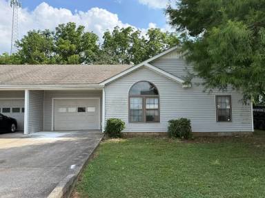 Main picture of 105 John Paul Ave