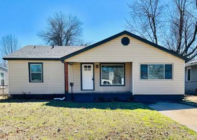 Main picture of 208 E 45th Pl