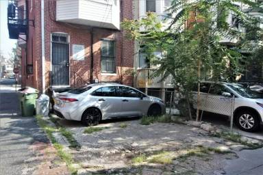 Main picture of 209 E Biddle St