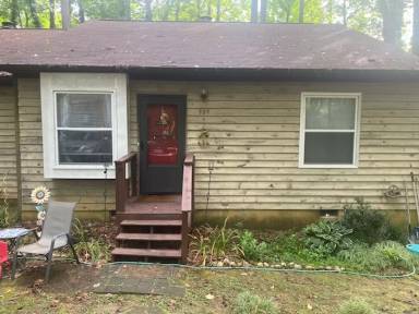 Main picture of 909 W Chatham St