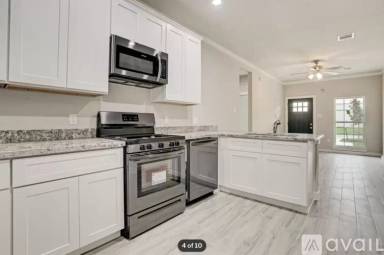 Main picture of 4423 Clover St