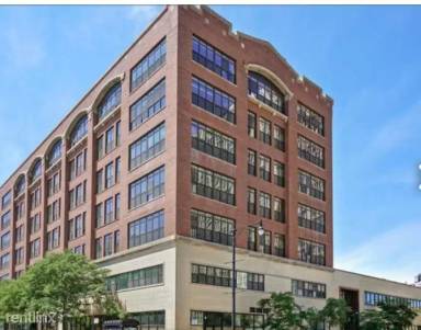 Main picture of 2036 S Michigan Ave
