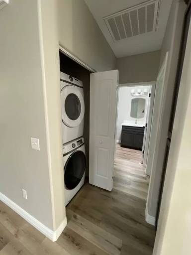 Main picture of 400 E Orchid St