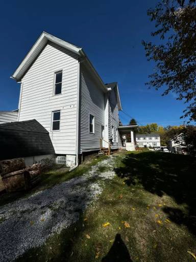 Main picture of 247 College St