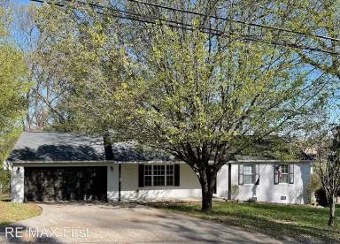 Main picture of 703 Greenwich Dr