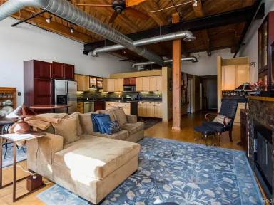 Main picture of 200 River Place Dr