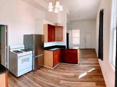 Main picture of 2906 S Wells St
