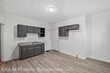 Main picture of 221 Freeland St