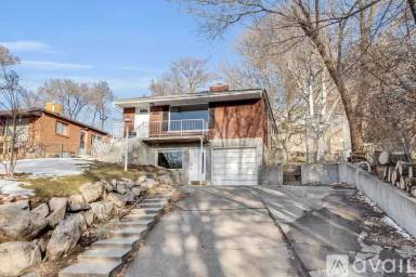 Main picture of 2142 Robins Ave