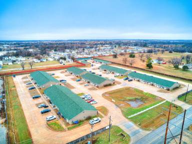 Main picture of 501 W Country Club Rd