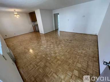 Main picture of 452 W Windsor Rd