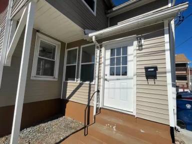 Main picture of 67 Meadow St