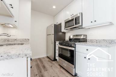 Main picture of 424 W Oakdale Ave