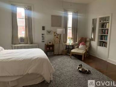 Main picture of 2827 W Girard Ave