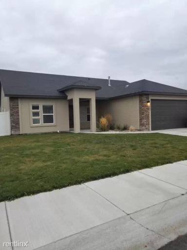 Main picture of 2463 Village St