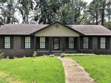 Main picture of 2335 Crossgate Trl