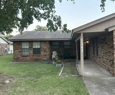 Main picture of 1201 W Knoxville St