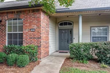 Main picture of 107 Riverbrooke Dr