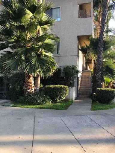 Main picture of 14858 Sylvan St
