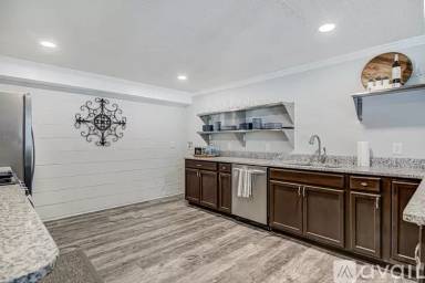Main picture of 216 Guilford Rd