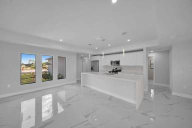 Main picture of 1102 Santa Barbara Blvd N