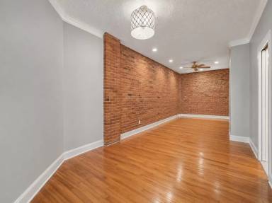 Main picture of 328 Commercial St