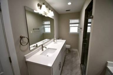 Main picture of 213 E Scotland Dr