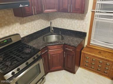 Main picture of 8352 Main St