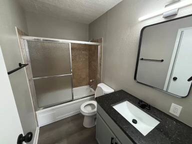 Main picture of 1035 S Brookside Ave