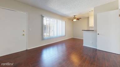 Main picture of 450 S Venice Blvd