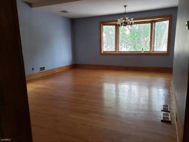Main picture of 541 Manor Rd